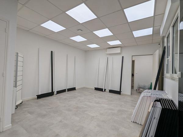 LOCAL COMMERCIAL CENTRE