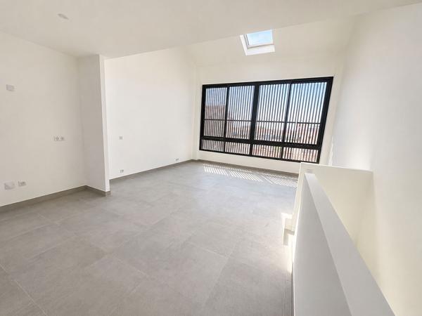 Triplex à proximité immédiate de Cannes Banane, des commerces et des plages