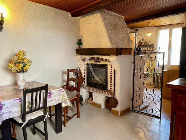 MAISON DE VILLAGE T3 DE 72 m² (93 m² au total) AU CALME AU COEUR DE RIEZ