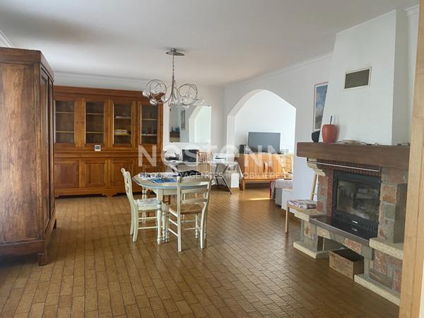 Maison à vendre de 138m² à Bressuire avec 4 chambre et terrain de plus de 800m²