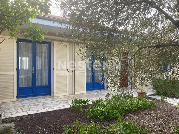 Maison à vendre de 138m² à Bressuire avec 4 chambre et terrain de plus de 800m²