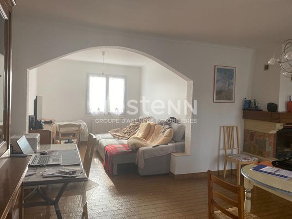 Maison à vendre de 138m² à Bressuire avec 4 chambre et terrain de plus de 800m²