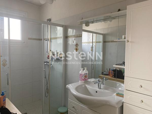 Maison à vendre de 138m² à Bressuire avec 4 chambre et terrain de plus de 800m²