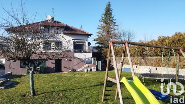 Maison 9 pièces de 320 m² à Oyonnax (01100)