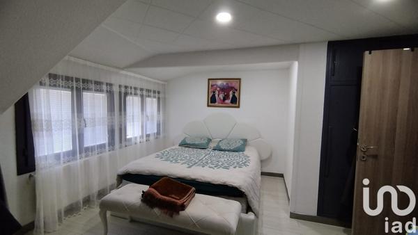 Maison 9 pièces de 320 m² à Oyonnax (01100)