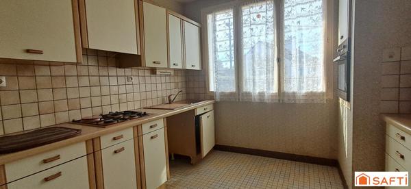 pavillon 4 chambres et sous sol complet / 500m²