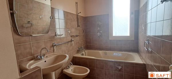 pavillon 4 chambres et sous sol complet / 500m²