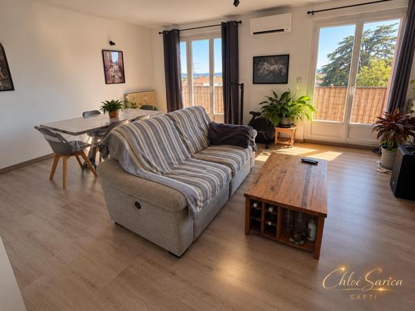 91 m² rénovés avec terrasse, proche centre