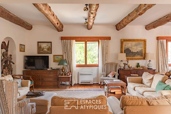 Maison d’architecte de 274 m² avec jardin piscinable et volumes atypiques