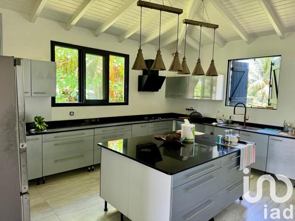 Maison 4 pièces de 200 m² à Baie-Mahault (97122)