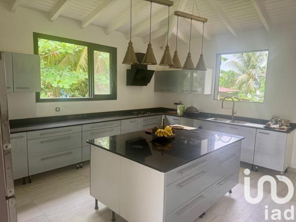 Maison 4 pièces de 200 m² à Baie-Mahault (97122)