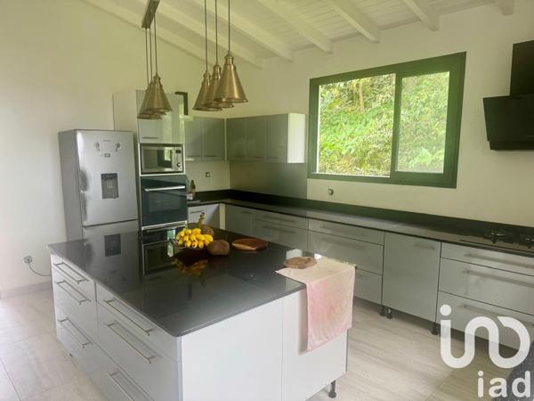 Maison 4 pièces de 200 m² à Baie-Mahault (97122)