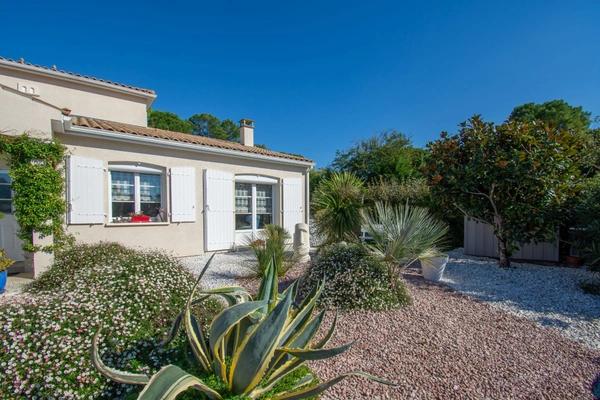 LES MATHES - CONTEMPORAINE 4 CHAMBRES ET PISCINE