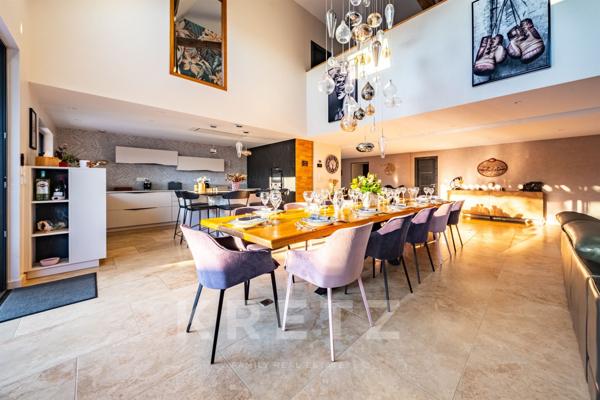 Propriété d'exception en Bourgogne rénovée par architecte 254 m2-6 chambres, piscine et dépendances