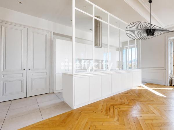 Appartement
         3 pièces
        - 119 m² Bien prestige 700 000 € *