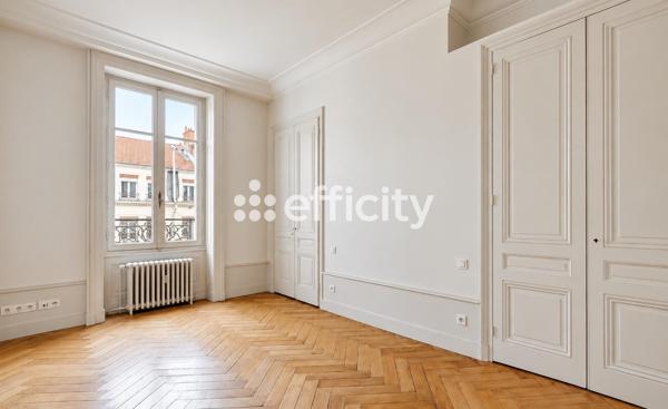 Appartement
         3 pièces
        - 119 m² Bien prestige 700 000 € *