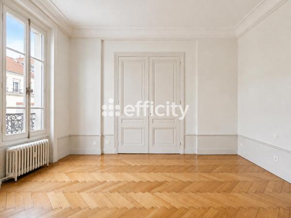 Appartement
         3 pièces
        - 119 m² Bien prestige 700 000 € *
