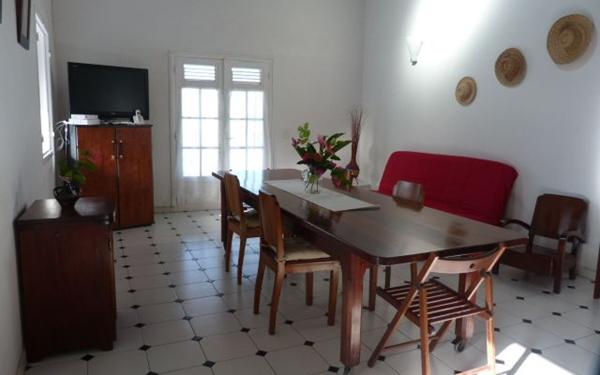 Maison à vendre    8 pièces •  Le Moule