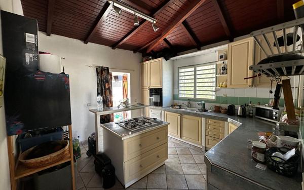 Maison à vendre    8 pièces •  Le Moule