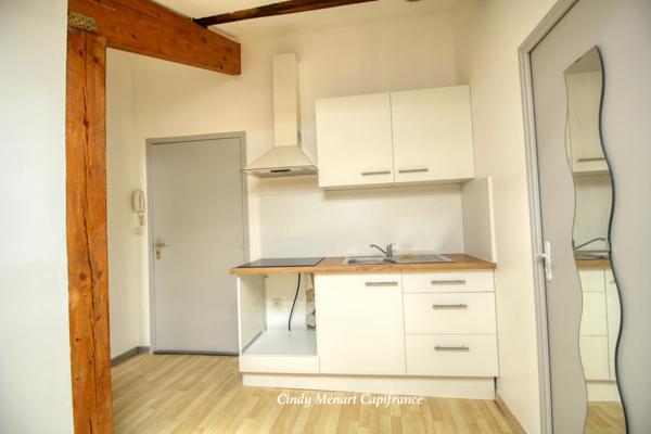 Dpt Moselle (57), à louer BOUZONVILLE appartement T2 sous combles avec cuisine équipée