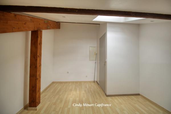 Dpt Moselle (57), à louer BOUZONVILLE appartement T2 sous combles avec cuisine équipée