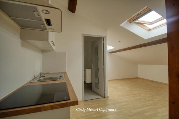 Dpt Moselle (57), à louer BOUZONVILLE appartement T2 sous combles avec cuisine équipée