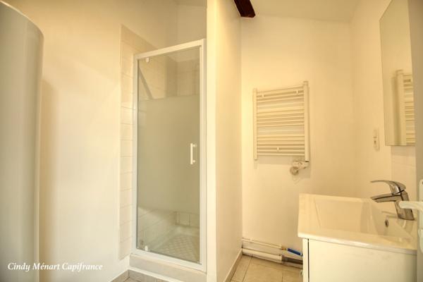 Dpt Moselle (57), à louer BOUZONVILLE appartement T2 sous combles avec cuisine équipée