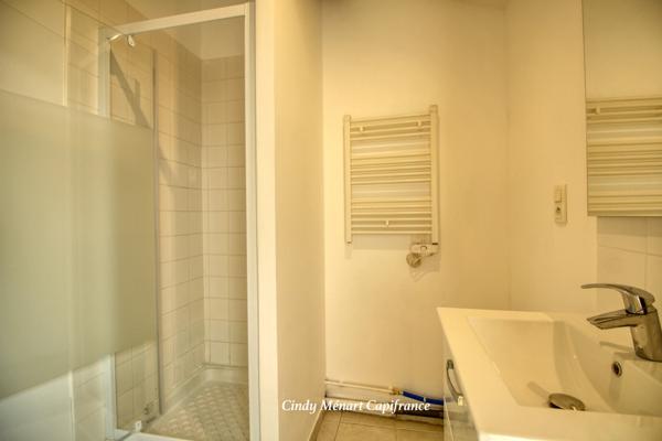 Dpt Moselle (57), à louer BOUZONVILLE appartement T2 sous combles avec cuisine équipée