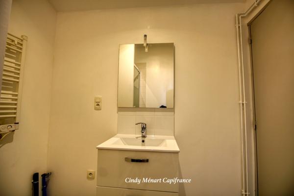 Dpt Moselle (57), à louer BOUZONVILLE appartement T2 sous combles avec cuisine équipée