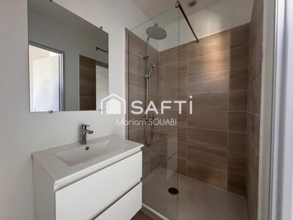 Maison d’environ 75m2 entièrement rénovée, parking et terrasse