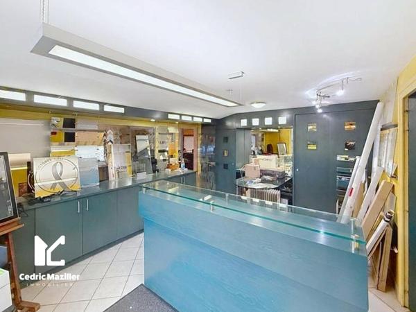 Local commercial 330 m2 +Terrain