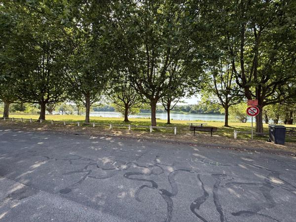 Local commercial 330 m2 +Terrain
