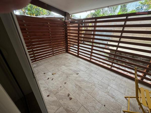 A louer studio MEUBLE ET EQUIPE neuf avec grande varangue proche de l'université