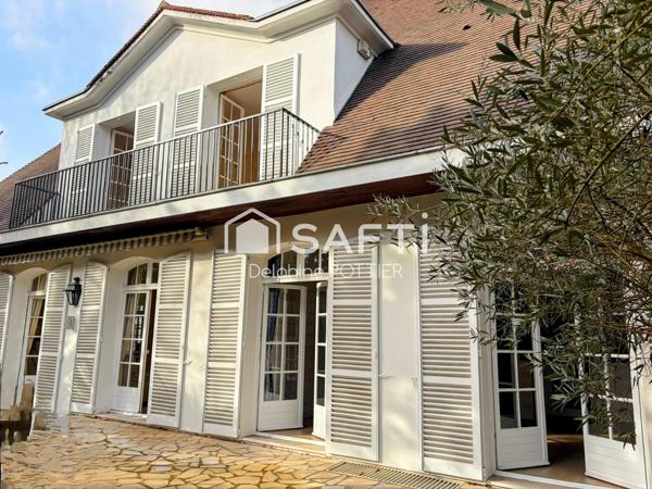 Maison de maître de 232m2 + sous sol total + maison indépendante de 44m2