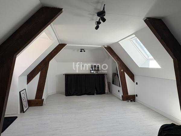 Pavillon avec Hangar de 150m²