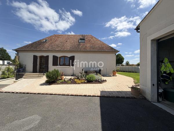 Pavillon avec Hangar de 150m²