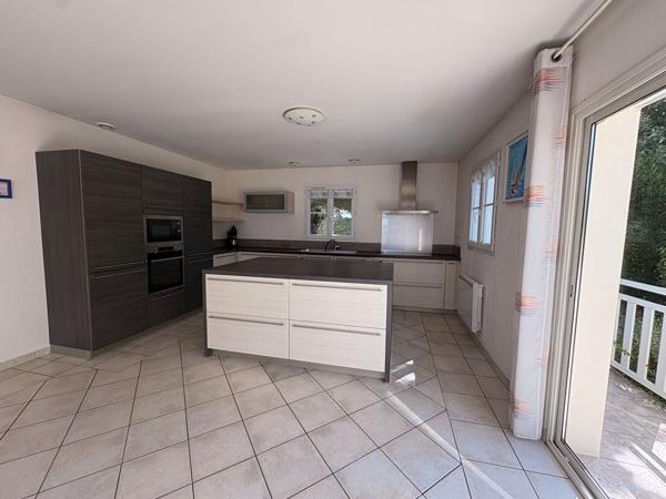 Vente
                Maison140 m² - 6 Pièces -
                    SAINT GEORGES D OLERON (17190)