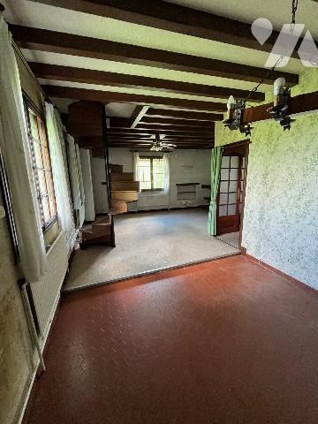 A GIVORS (Rhône), Montée de Badin, une maison à usage d'habitation sur deux étages, terrasse,jardin.