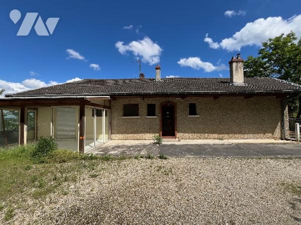 A GIVORS (Rhône), Montée de Badin, une maison à usage d'habitation sur deux étages, terrasse,jardin.