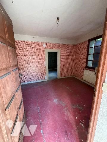 A GIVORS (Rhône), Montée de Badin, une maison à usage d'habitation sur deux étages, terrasse,jardin.