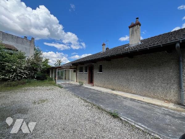 A GIVORS (Rhône), Montée de Badin, une maison à usage d'habitation sur deux étages, terrasse,jardin.