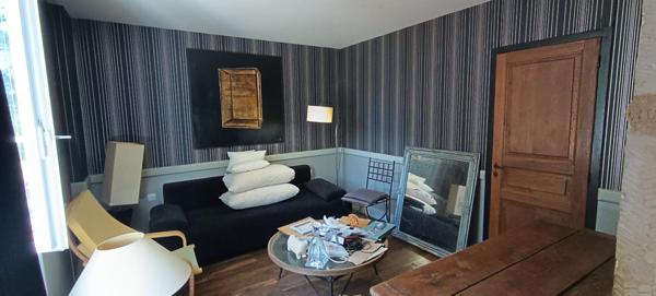 3 KM DE NEVERS - ANCIENNE FERME AVEC DEPENDANCES