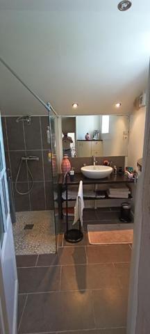 3 KM DE NEVERS - ANCIENNE FERME AVEC DEPENDANCES