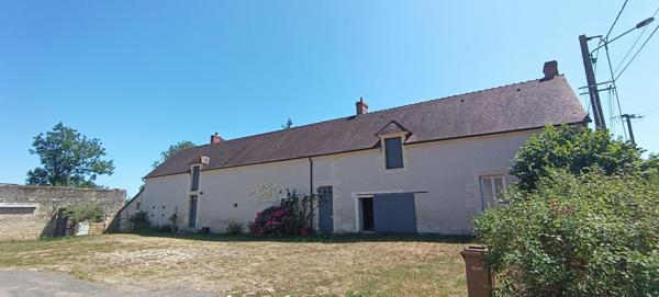 3 KM DE NEVERS - ANCIENNE FERME AVEC DEPENDANCES
