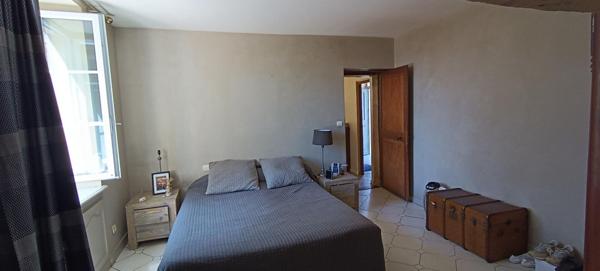 3 KM DE NEVERS - ANCIENNE FERME AVEC DEPENDANCES