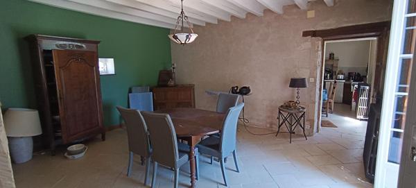 3 KM DE NEVERS - ANCIENNE FERME AVEC DEPENDANCES