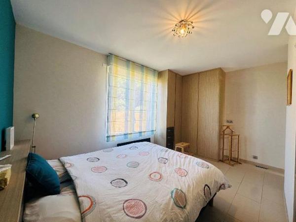 Maison familiale avec vue mer et accès direct à la plage, cette agréable maison familiale offre...