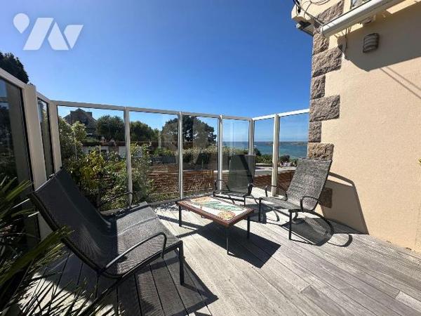 Maison familiale avec vue mer et accès direct à la plage, cette agréable maison familiale offre...
