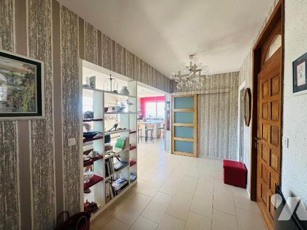 Maison familiale avec vue mer et accès direct à la plage, cette agréable maison familiale offre...