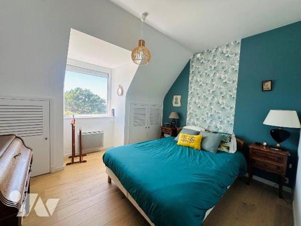 Maison familiale avec vue mer et accès direct à la plage, cette agréable maison familiale offre...